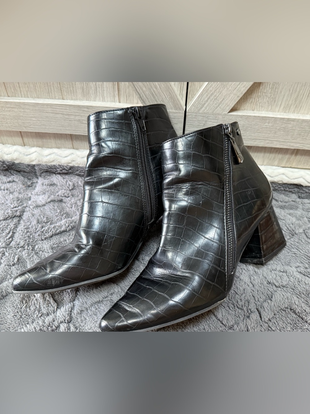 Simply Vera- Women's Black Croc-Embossed Ankle Boots - Sleek Zip Closure (7.5)